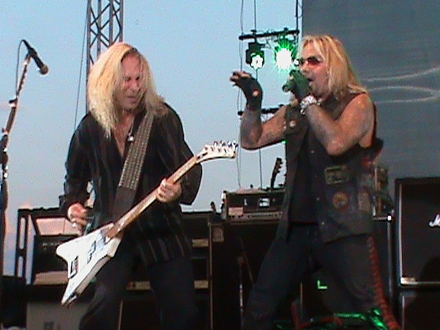 Vince Neil live