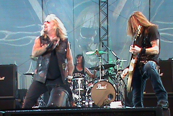 Vince Neil live